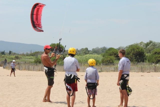  Kitesurf Iniciação -9999- Evasão de Kitesurf em ação 